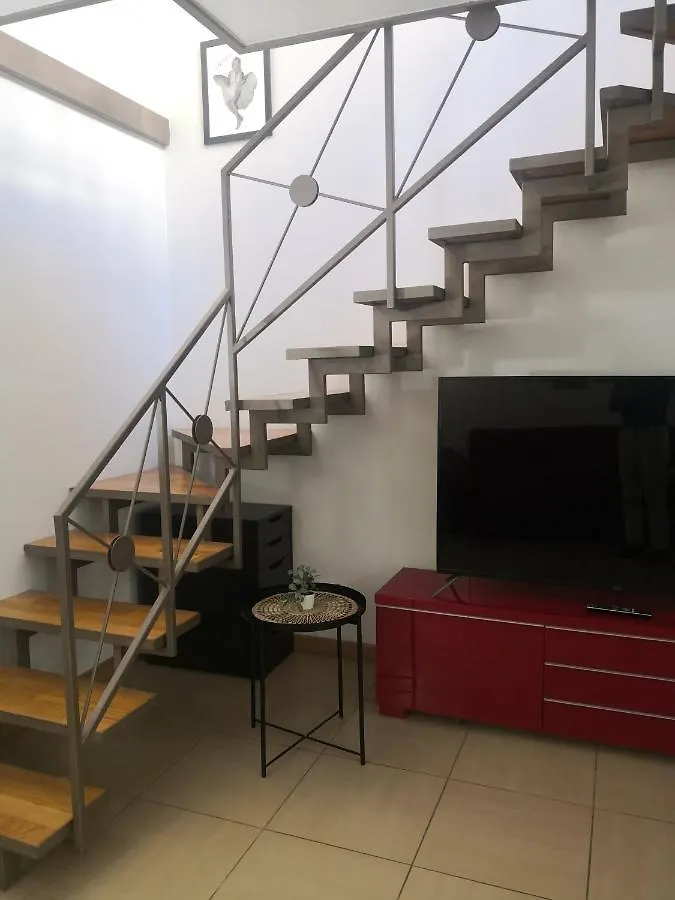 Loft Ristrutturato Vicino M4 Argonne - San Benigno Milan Italy